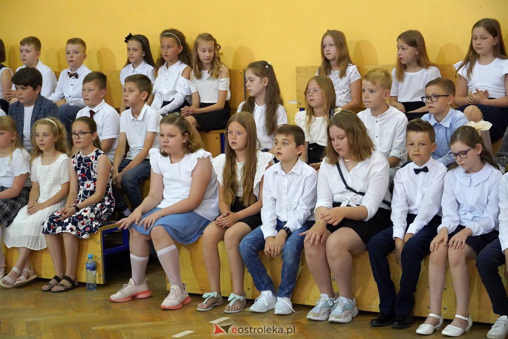 Zakończenie roku szkolnego klas 3 w Szkole Podstawowej nr 6 [24.06.2022] - zdjęcie #15 - eOstroleka.pl