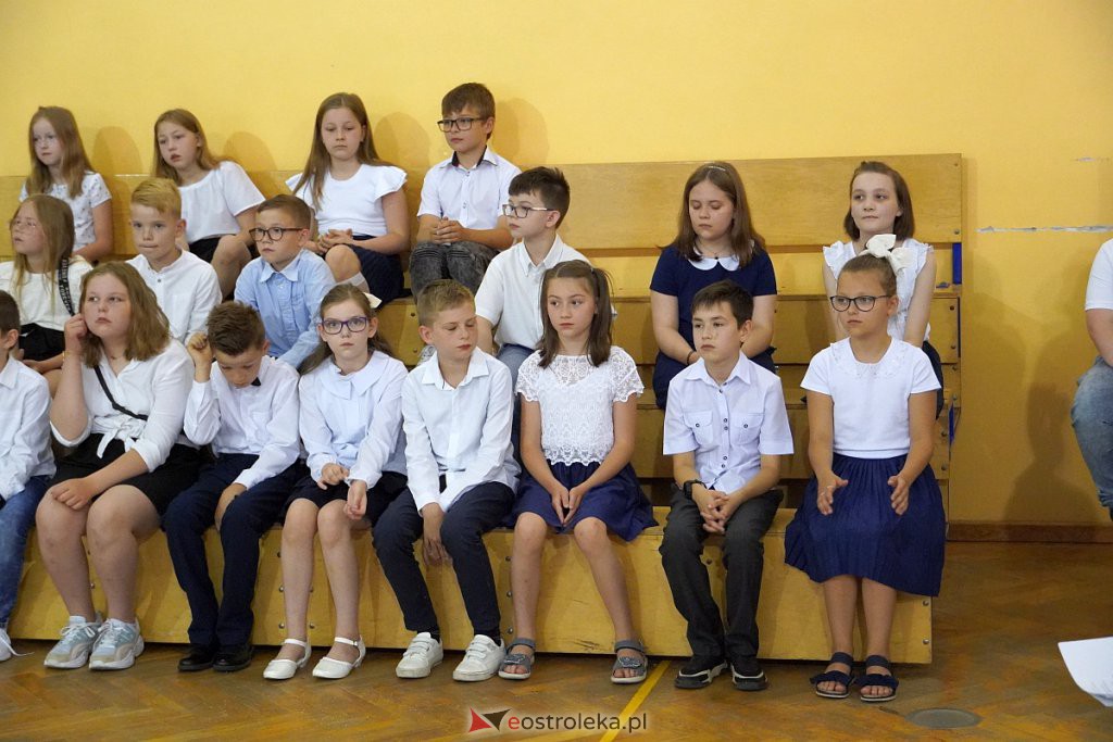Zakończenie roku szkolnego klas 3 w Szkole Podstawowej nr 6 [24.06.2022] - zdjęcie #16 - eOstroleka.pl