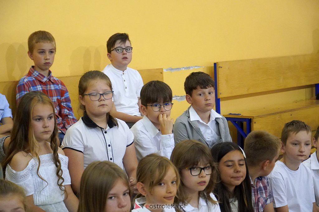 Zakończenie roku szkolnego klas 3 w Szkole Podstawowej nr 6 [24.06.2022] - zdjęcie #18 - eOstroleka.pl