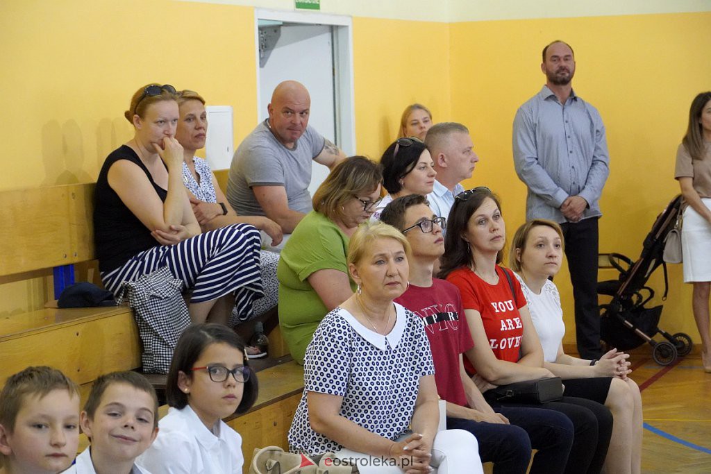 Zakończenie roku szkolnego klas 3 w Szkole Podstawowej nr 6 [24.06.2022] - zdjęcie #19 - eOstroleka.pl