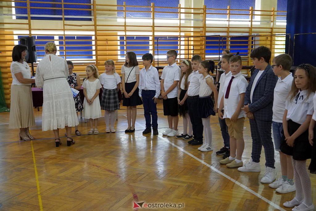 Zakończenie roku szkolnego klas 3 w Szkole Podstawowej nr 6 [24.06.2022] - zdjęcie #27 - eOstroleka.pl