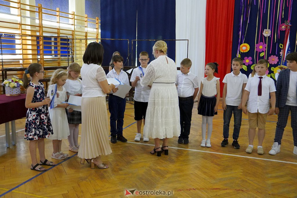 Zakończenie roku szkolnego klas 3 w Szkole Podstawowej nr 6 [24.06.2022] - zdjęcie #30 - eOstroleka.pl