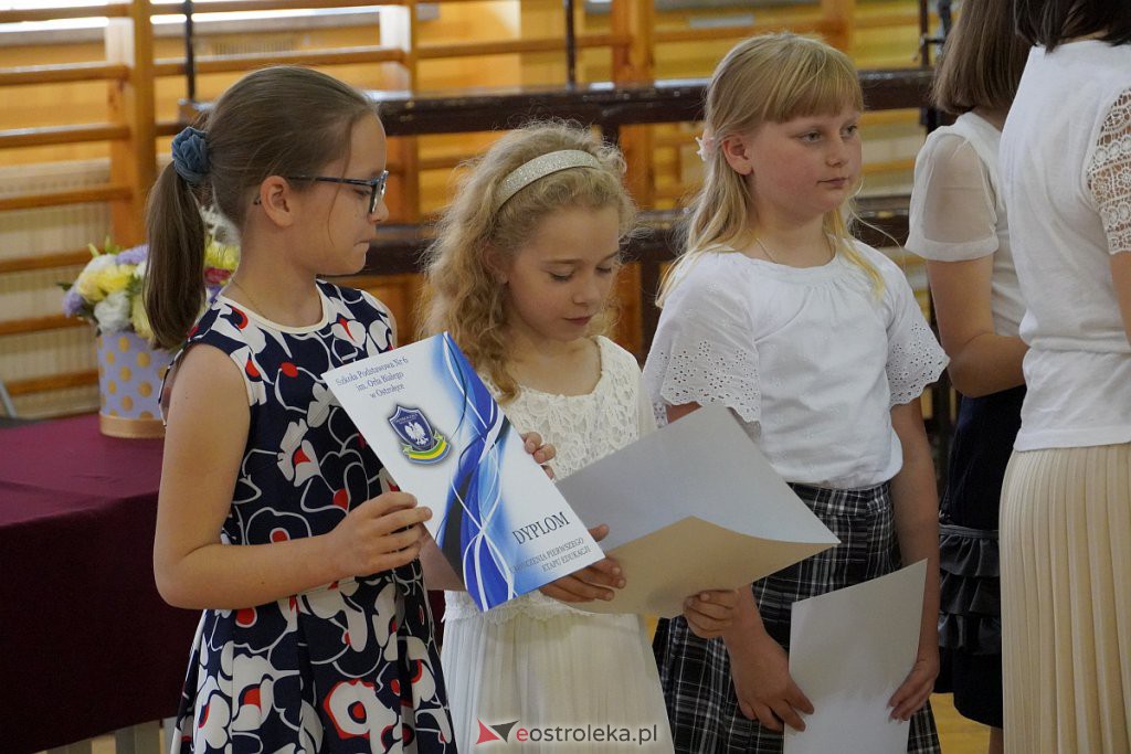 Zakończenie roku szkolnego klas 3 w Szkole Podstawowej nr 6 [24.06.2022] - zdjęcie #28 - eOstroleka.pl