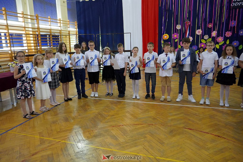 Zakończenie roku szkolnego klas 3 w Szkole Podstawowej nr 6 [24.06.2022] - zdjęcie #35 - eOstroleka.pl