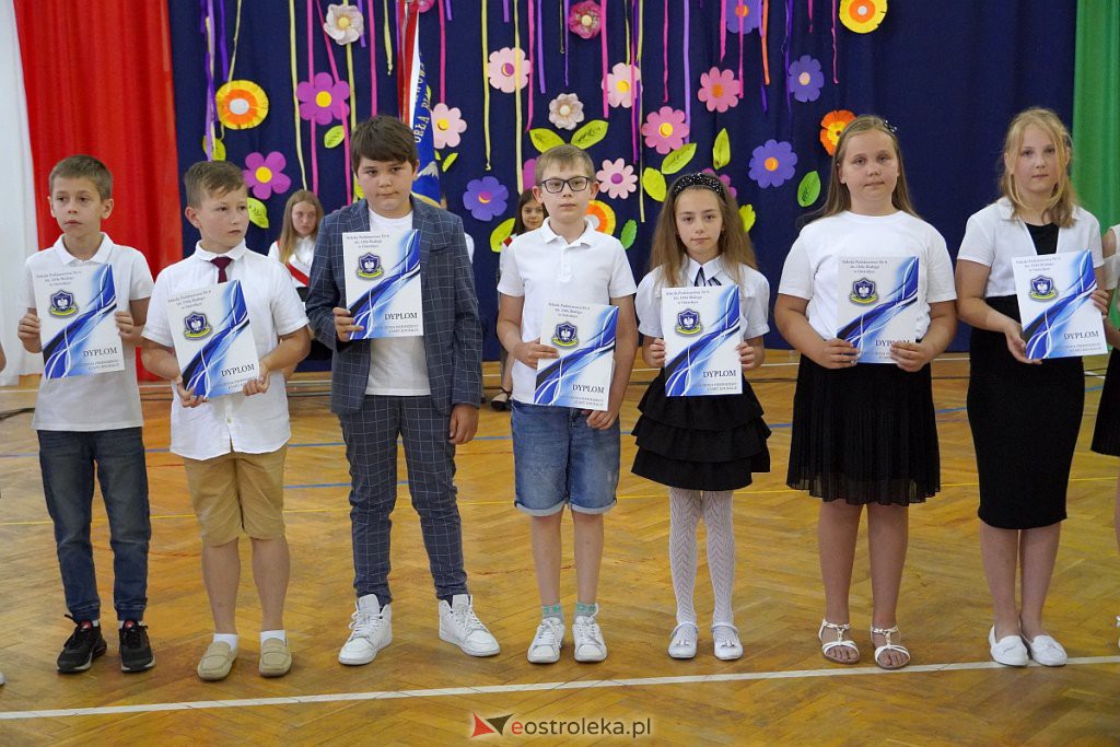 Zakończenie roku szkolnego klas 3 w Szkole Podstawowej nr 6 [24.06.2022] - zdjęcie #36 - eOstroleka.pl