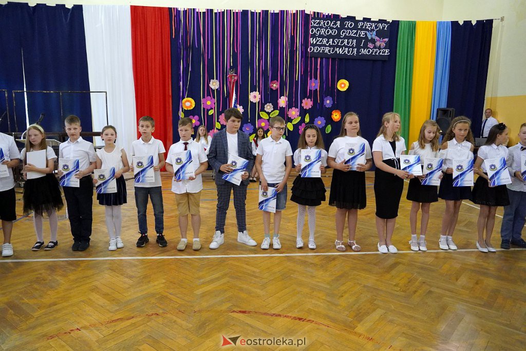 Zakończenie roku szkolnego klas 3 w Szkole Podstawowej nr 6 [24.06.2022] - zdjęcie #39 - eOstroleka.pl