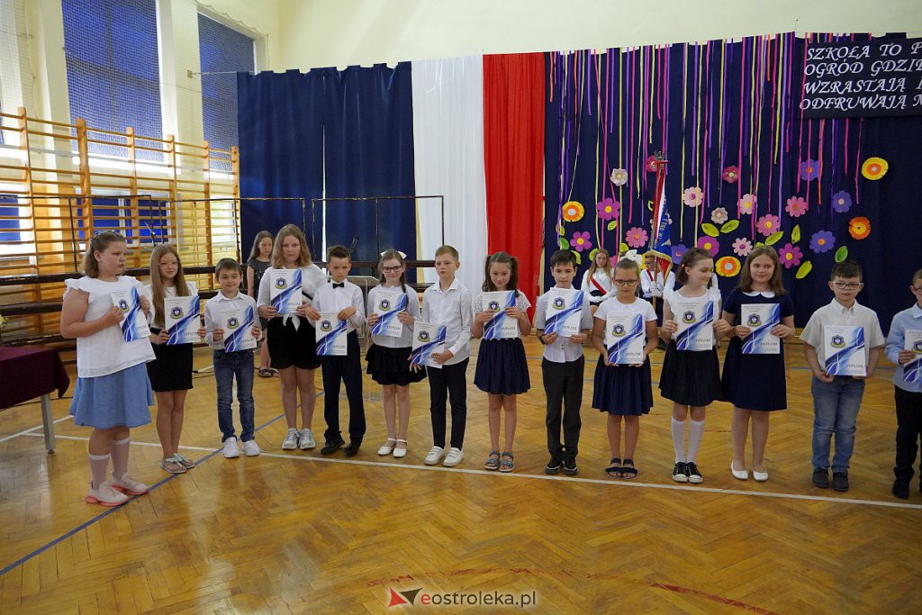 Zakończenie roku szkolnego klas 3 w Szkole Podstawowej nr 6 [24.06.2022] - zdjęcie #42 - eOstroleka.pl