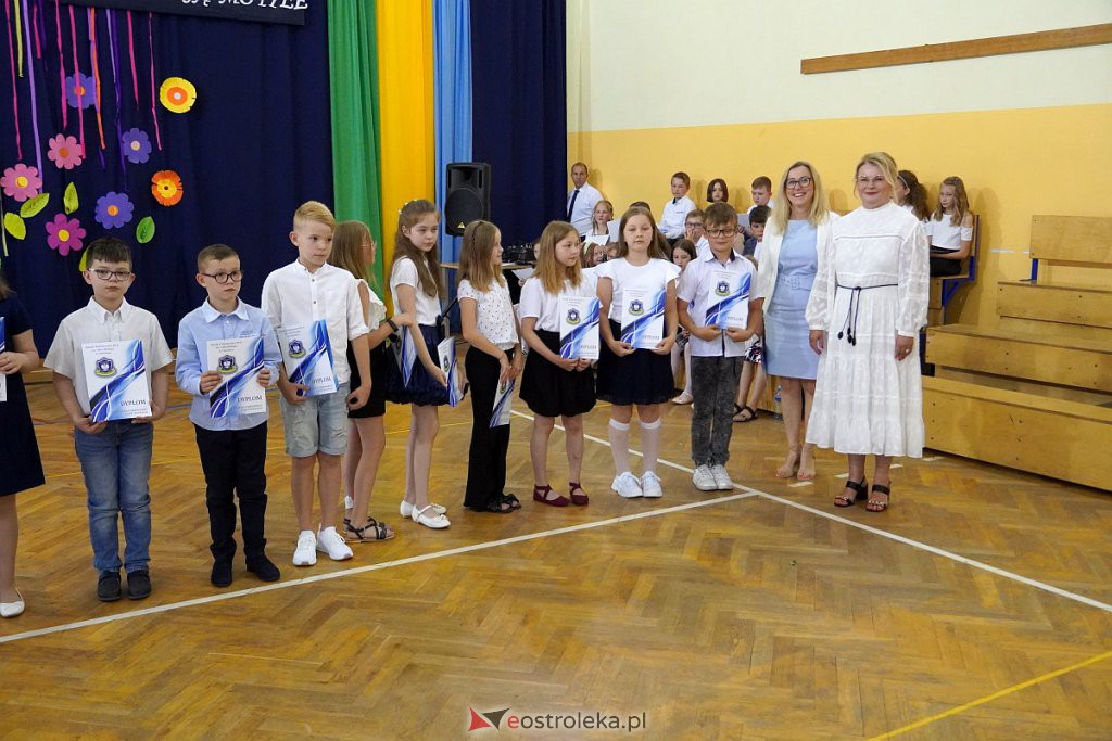 Zakończenie roku szkolnego klas 3 w Szkole Podstawowej nr 6 [24.06.2022] - zdjęcie #46 - eOstroleka.pl