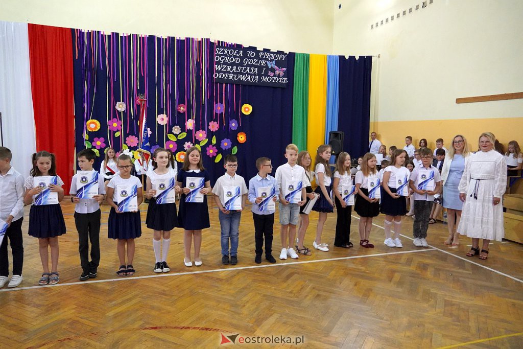 Zakończenie roku szkolnego klas 3 w Szkole Podstawowej nr 6 [24.06.2022] - zdjęcie #47 - eOstroleka.pl