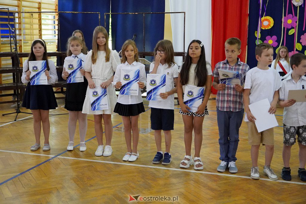 Zakończenie roku szkolnego klas 3 w Szkole Podstawowej nr 6 [24.06.2022] - zdjęcie #49 - eOstroleka.pl