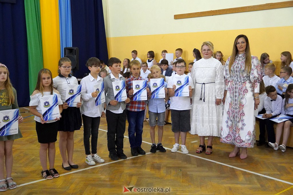 Zakończenie roku szkolnego klas 3 w Szkole Podstawowej nr 6 [24.06.2022] - zdjęcie #54 - eOstroleka.pl