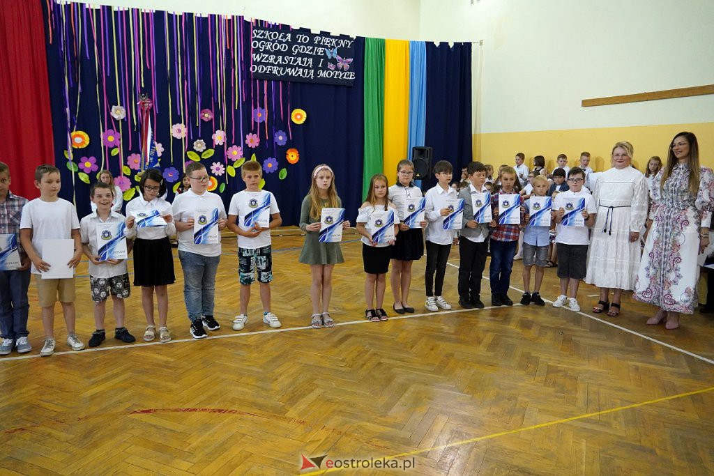 Zakończenie roku szkolnego klas 3 w Szkole Podstawowej nr 6 [24.06.2022] - zdjęcie #56 - eOstroleka.pl