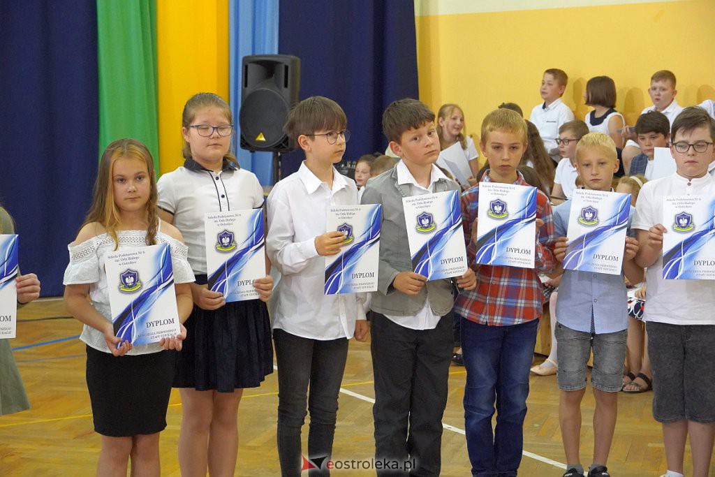 Zakończenie roku szkolnego klas 3 w Szkole Podstawowej nr 6 [24.06.2022] - zdjęcie #57 - eOstroleka.pl