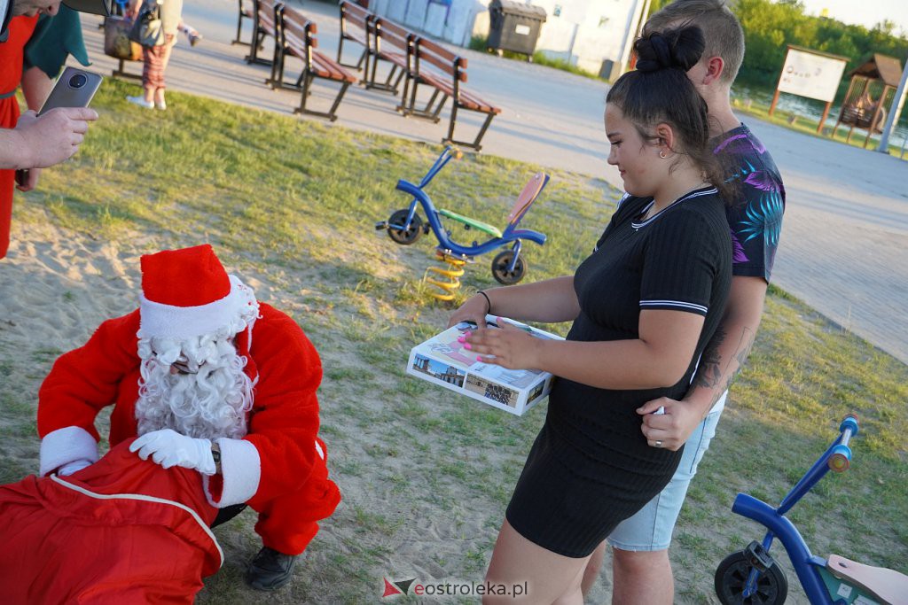 Pół roku do świąt - Święty Mikołaj na plaży w Ostrołęce [24.06.2022] - zdjęcie #22 - eOstroleka.pl