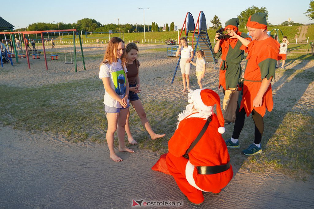 Pół roku do świąt - Święty Mikołaj na plaży w Ostrołęce [24.06.2022] - zdjęcie #26 - eOstroleka.pl