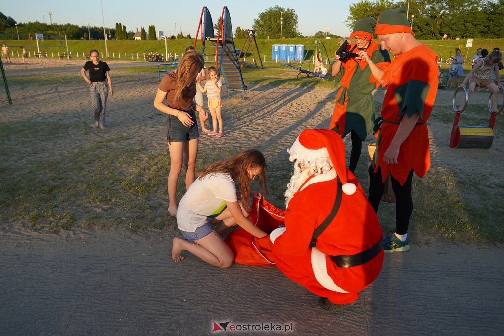 Pół roku do świąt - Święty Mikołaj na plaży w Ostrołęce [24.06.2022] - zdjęcie #28 - eOstroleka.pl