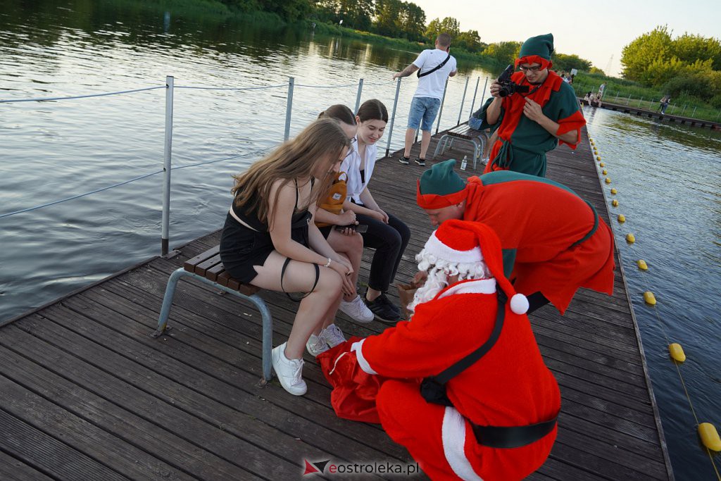 Pół roku do świąt - Święty Mikołaj na plaży w Ostrołęce [24.06.2022] - zdjęcie #53 - eOstroleka.pl