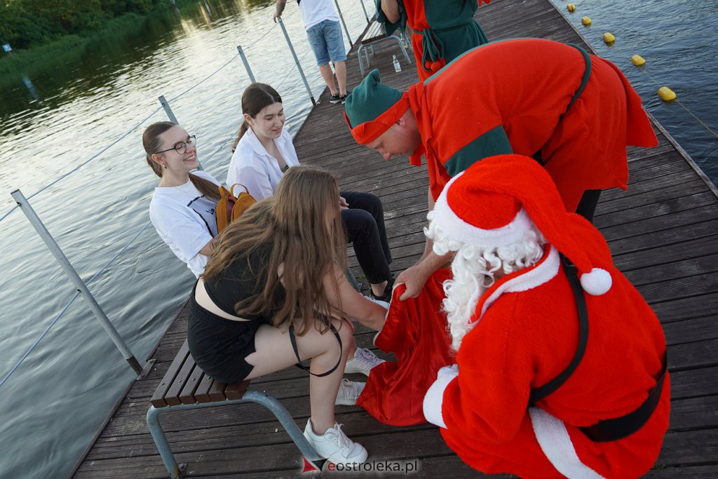 Pół roku do świąt - Święty Mikołaj na plaży w Ostrołęce [24.06.2022] - zdjęcie #52 - eOstroleka.pl