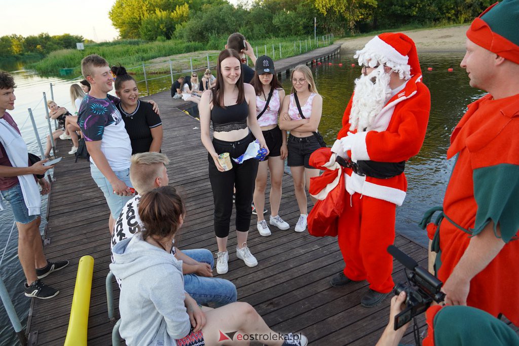 Pół roku do świąt - Święty Mikołaj na plaży w Ostrołęce [24.06.2022] - zdjęcie #60 - eOstroleka.pl