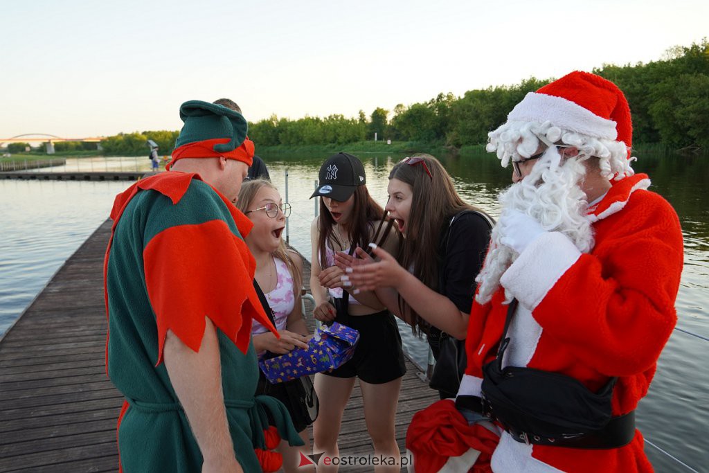 Pół roku do świąt - Święty Mikołaj na plaży w Ostrołęce [24.06.2022] - zdjęcie #31 - eOstroleka.pl