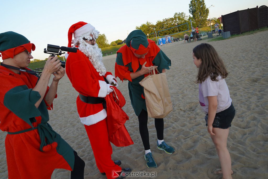 Pół roku do świąt - Święty Mikołaj na plaży w Ostrołęce [24.06.2022] - zdjęcie #74 - eOstroleka.pl