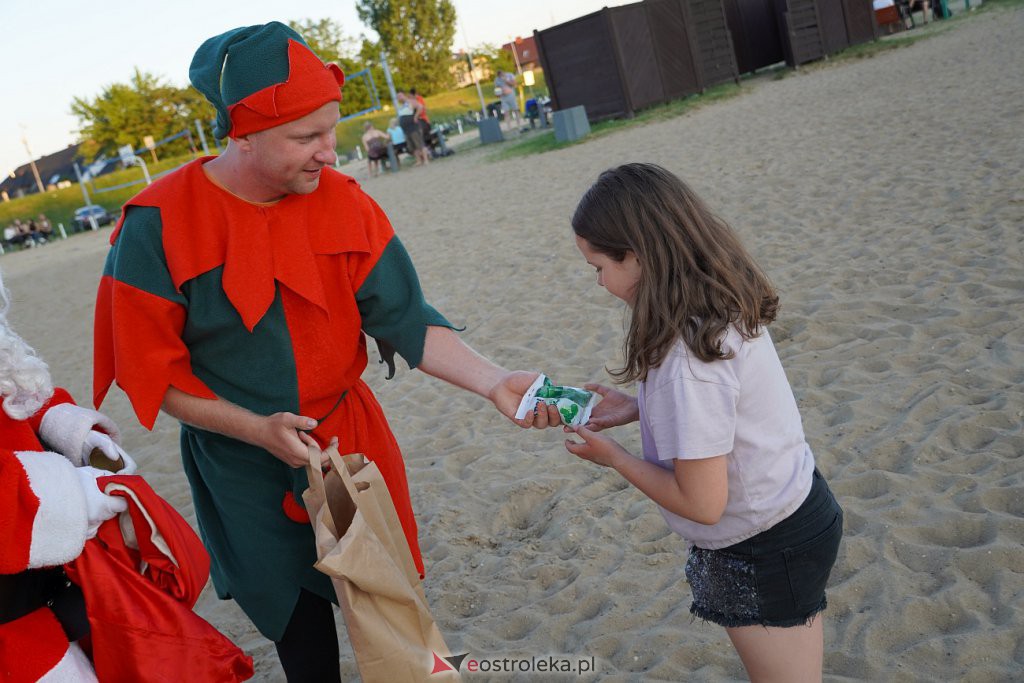 Pół roku do świąt - Święty Mikołaj na plaży w Ostrołęce [24.06.2022] - zdjęcie #21 - eOstroleka.pl