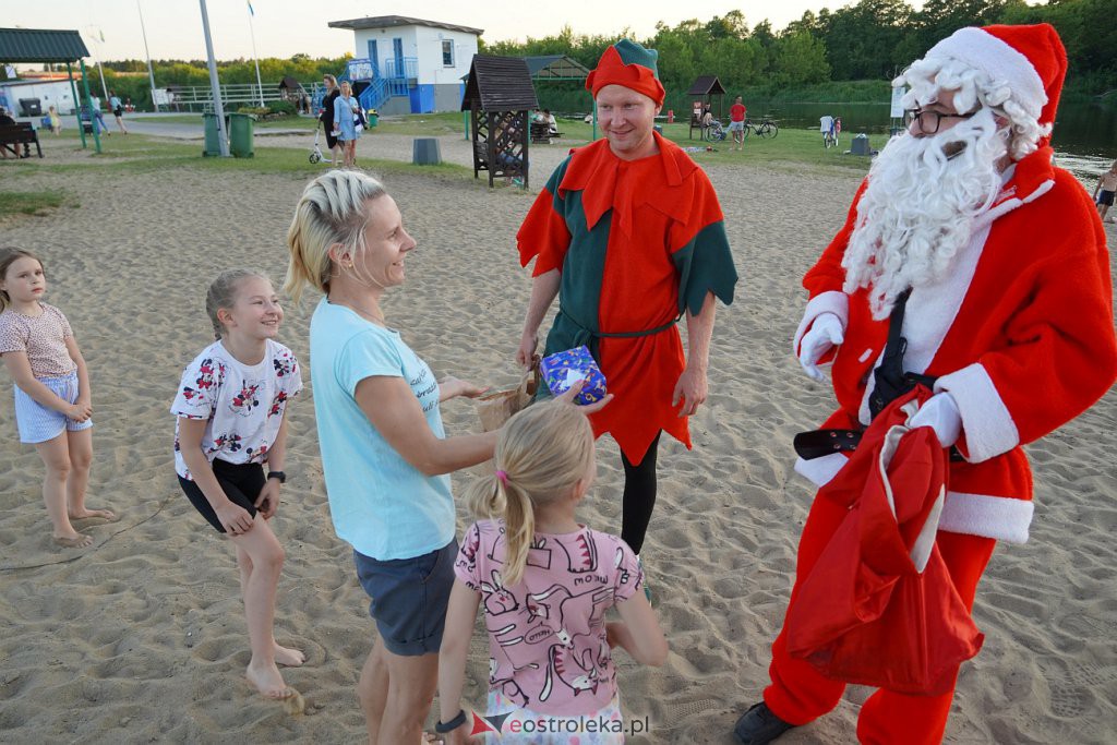 Pół roku do świąt - Święty Mikołaj na plaży w Ostrołęce [24.06.2022] - zdjęcie #77 - eOstroleka.pl