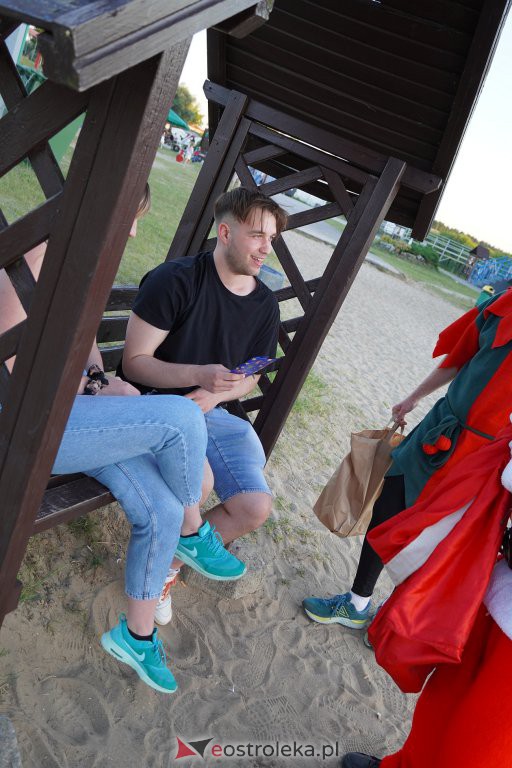 Pół roku do świąt - Święty Mikołaj na plaży w Ostrołęce [24.06.2022] - zdjęcie #16 - eOstroleka.pl