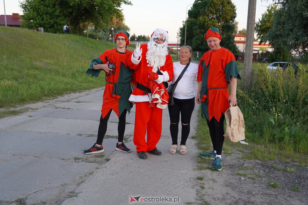 Pół roku do świąt - Święty Mikołaj na plaży w Ostrołęce [24.06.2022] - zdjęcie #1 - eOstroleka.pl