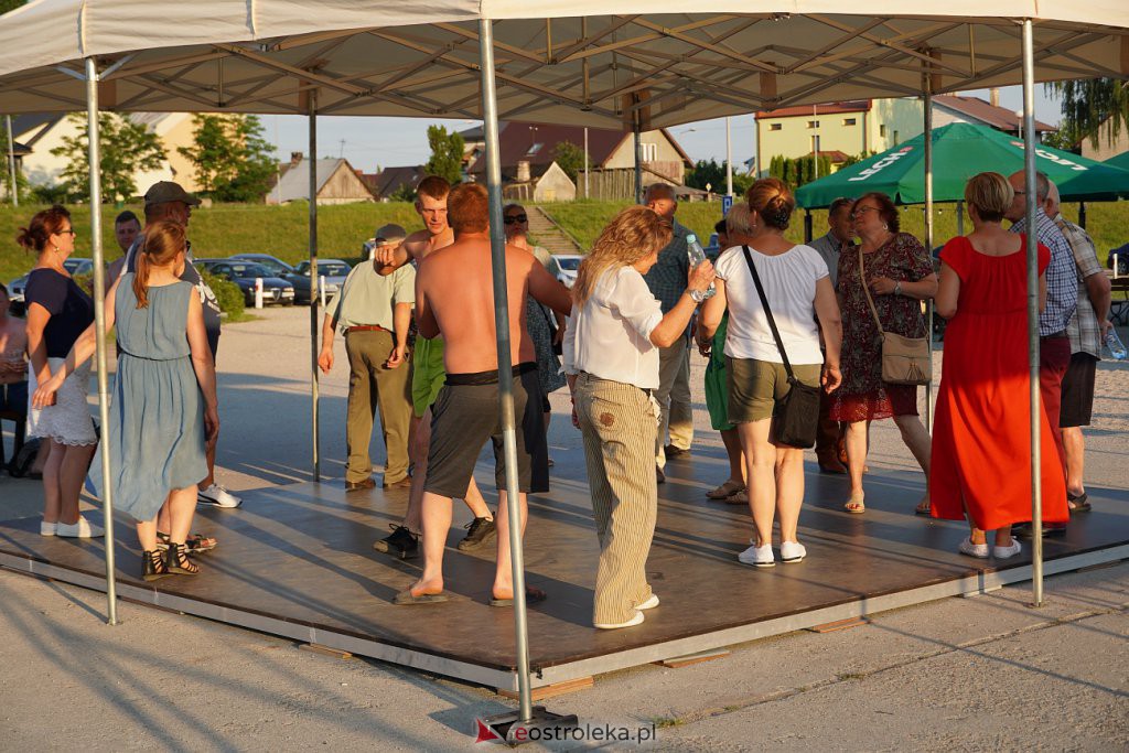 Potańcówka na plaży miejskiej w Ostrołęce [26.06.2022] - zdjęcie #44 - eOstroleka.pl