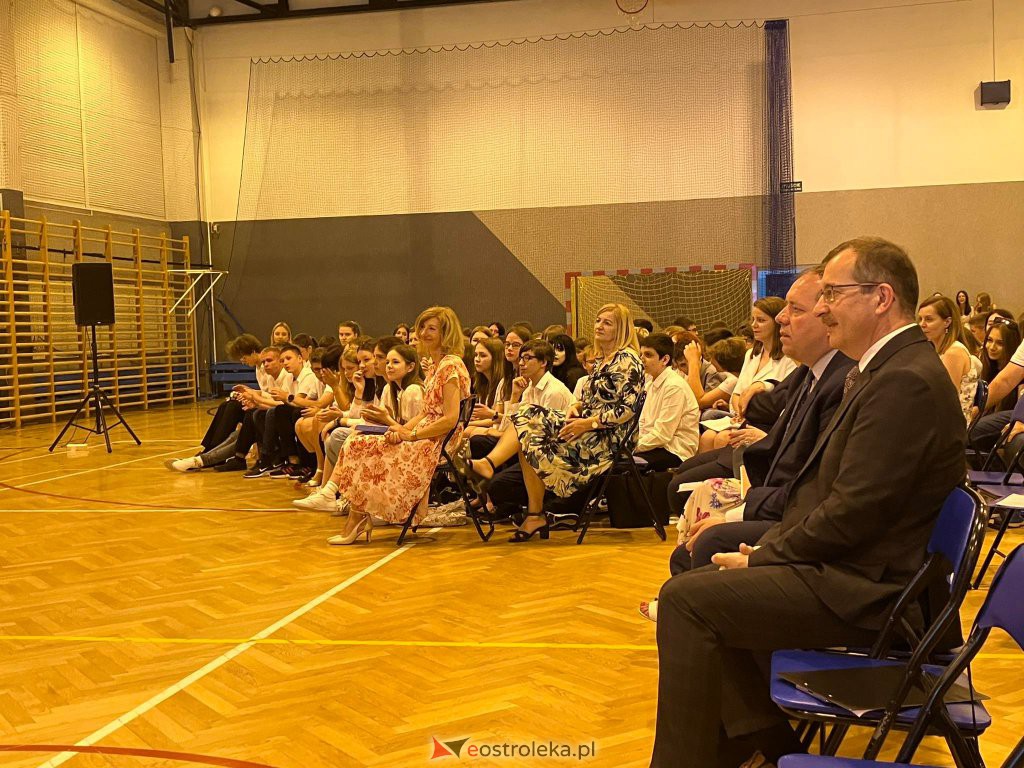 Zakończenie roku szkolnego w SP 10 Ostrołęka [27.06.2022] - zdjęcie #5 - eOstroleka.pl
