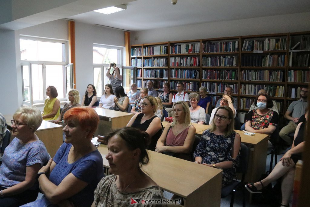 Wieczór autorski z Arkadiuszem Kruczykiem [28.06.2022] - zdjęcie #22 - eOstroleka.pl