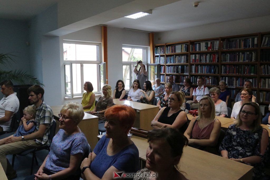 Wieczór autorski z Arkadiuszem Kruczykiem [28.06.2022] - zdjęcie #19 - eOstroleka.pl