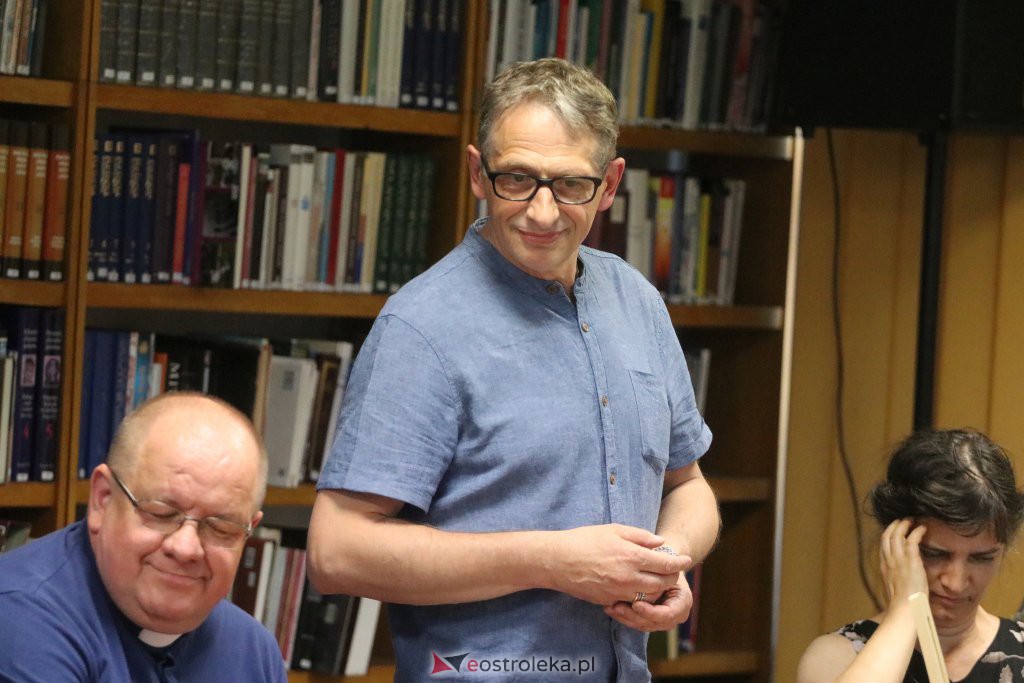 Wieczór autorski z Arkadiuszem Kruczykiem [28.06.2022] - zdjęcie #18 - eOstroleka.pl