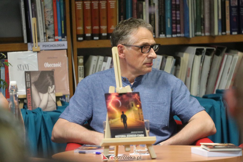 Wieczór autorski z Arkadiuszem Kruczykiem [28.06.2022] - zdjęcie #13 - eOstroleka.pl