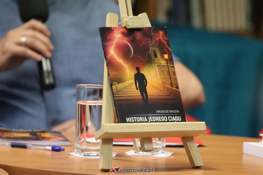 Wieczór autorski z Arkadiuszem Kruczykiem [28.06.2022] - zdjęcie #5 - eOstroleka.pl