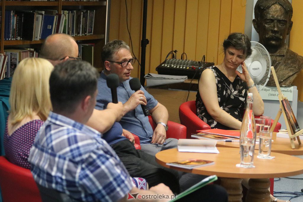 Wieczór autorski z Arkadiuszem Kruczykiem [28.06.2022] - zdjęcie #4 - eOstroleka.pl