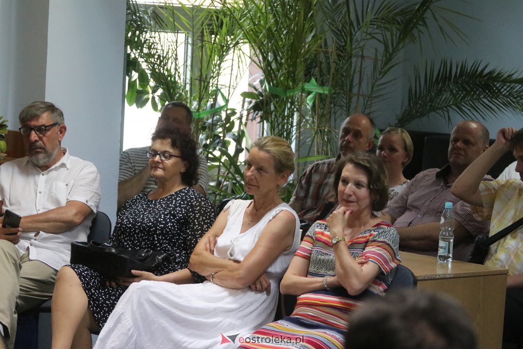 Wieczór autorski z Arkadiuszem Kruczykiem [28.06.2022] - zdjęcie #2 - eOstroleka.pl