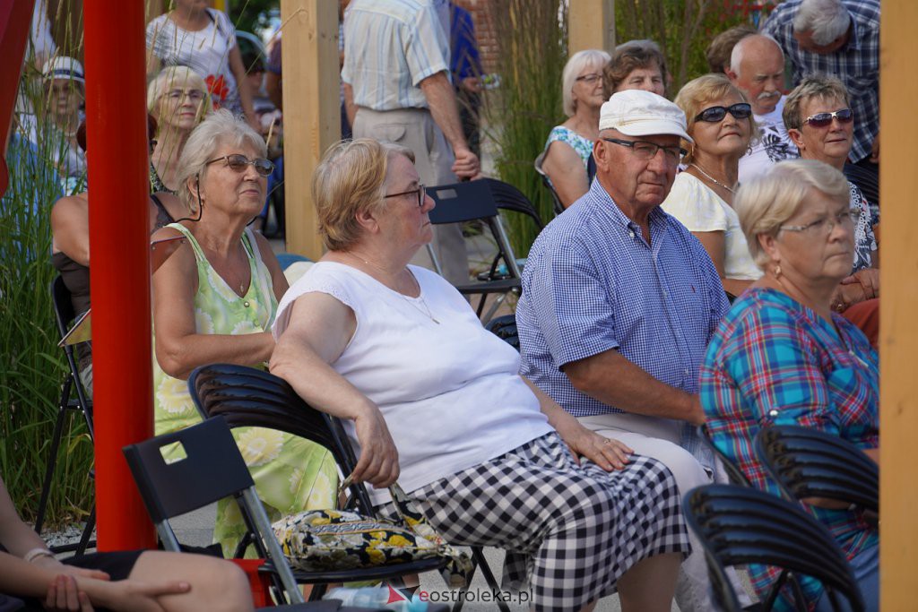 Muzyczne lato w tężni - Słuchacze Uniwersytetu Trzeciego Wieku, KGW Susk Nowy [03.07.2022] - zdjęcie #38 - eOstroleka.pl