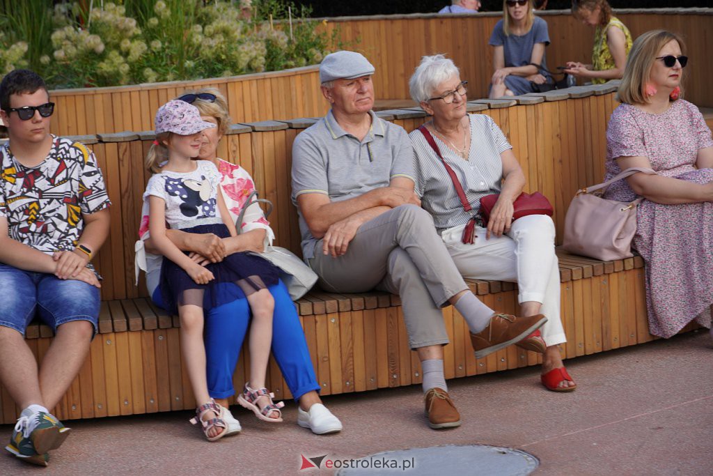 Muzyczne lato w tężni - Słuchacze Uniwersytetu Trzeciego Wieku, KGW Susk Nowy [03.07.2022] - zdjęcie #25 - eOstroleka.pl