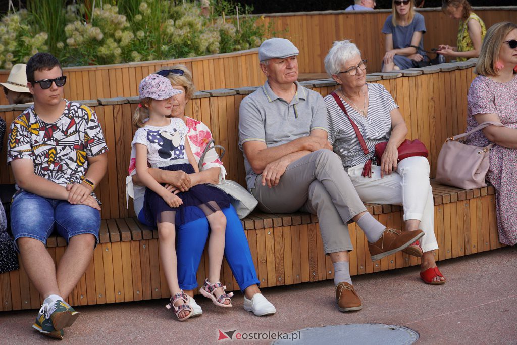 Muzyczne lato w tężni - Słuchacze Uniwersytetu Trzeciego Wieku, KGW Susk Nowy [03.07.2022] - zdjęcie #24 - eOstroleka.pl