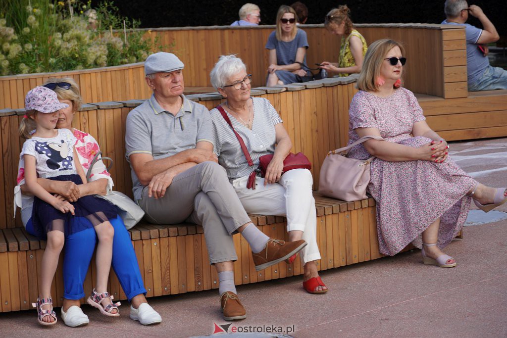 Muzyczne lato w tężni - Słuchacze Uniwersytetu Trzeciego Wieku, KGW Susk Nowy [03.07.2022] - zdjęcie #23 - eOstroleka.pl
