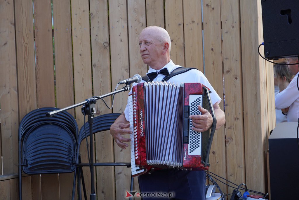 Muzyczne lato w tężni - Słuchacze Uniwersytetu Trzeciego Wieku, KGW Susk Nowy [03.07.2022] - zdjęcie #16 - eOstroleka.pl