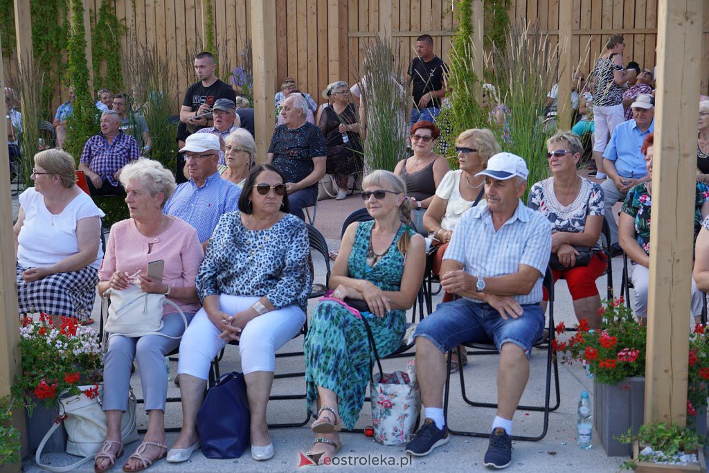 Muzyczne lato w tężni - Słuchacze Uniwersytetu Trzeciego Wieku, KGW Susk Nowy [03.07.2022] - zdjęcie #15 - eOstroleka.pl