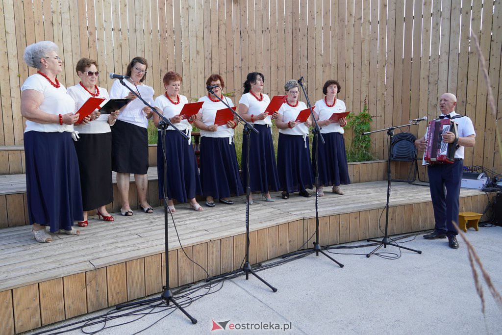 Muzyczne lato w tężni - Słuchacze Uniwersytetu Trzeciego Wieku, KGW Susk Nowy [03.07.2022] - zdjęcie #13 - eOstroleka.pl