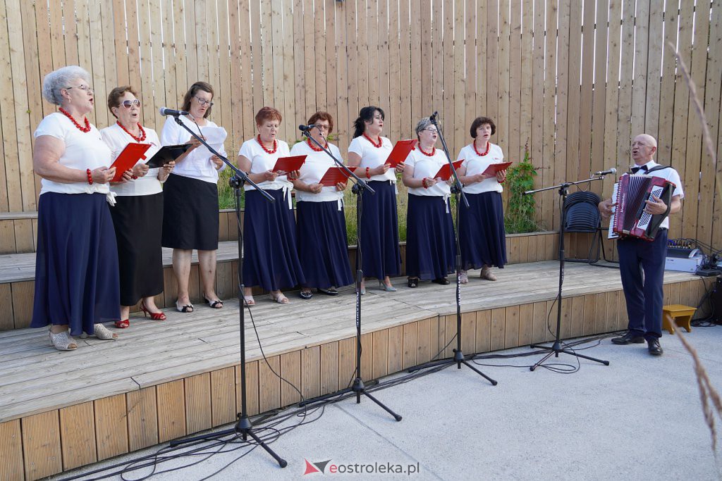 Muzyczne lato w tężni - Słuchacze Uniwersytetu Trzeciego Wieku, KGW Susk Nowy [03.07.2022] - zdjęcie #12 - eOstroleka.pl