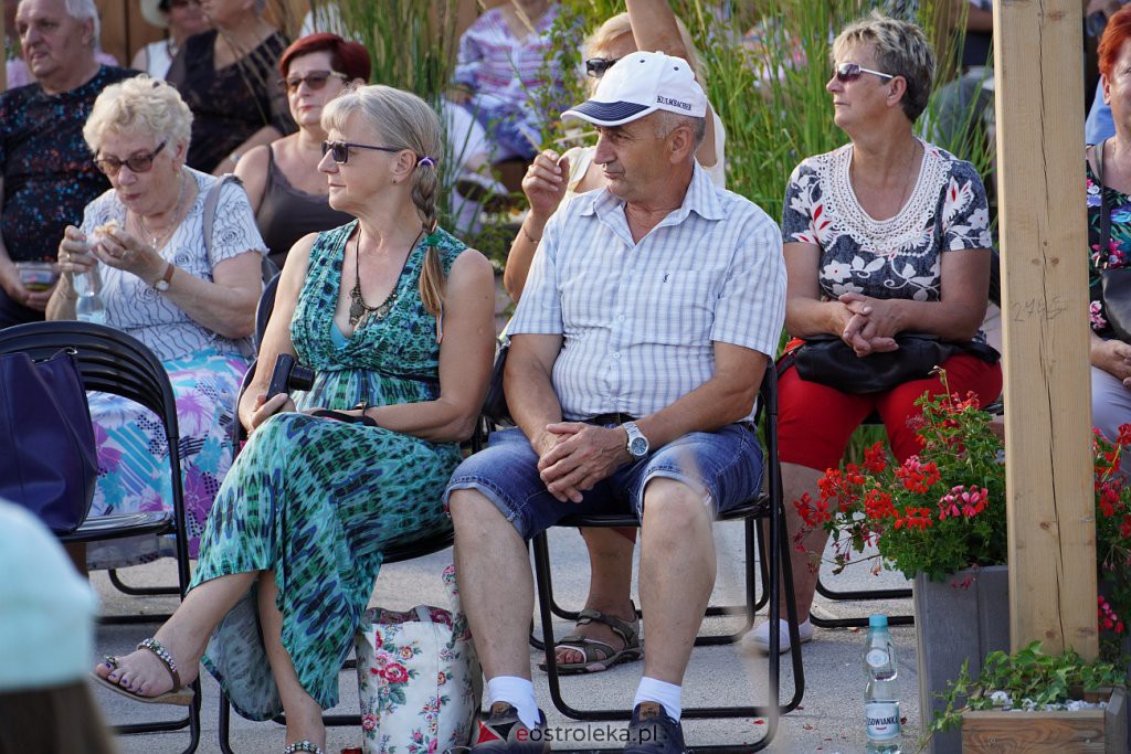 Muzyczne lato w tężni - Słuchacze Uniwersytetu Trzeciego Wieku, KGW Susk Nowy [03.07.2022] - zdjęcie #10 - eOstroleka.pl