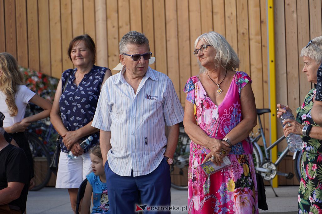 Muzyczne lato w tężni - Słuchacze Uniwersytetu Trzeciego Wieku, KGW Susk Nowy [03.07.2022] - zdjęcie #8 - eOstroleka.pl