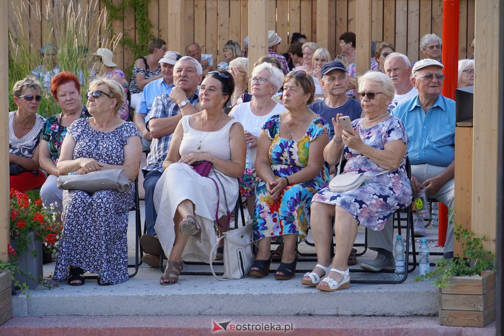 Muzyczne lato w tężni - Słuchacze Uniwersytetu Trzeciego Wieku, KGW Susk Nowy [03.07.2022] - zdjęcie #7 - eOstroleka.pl