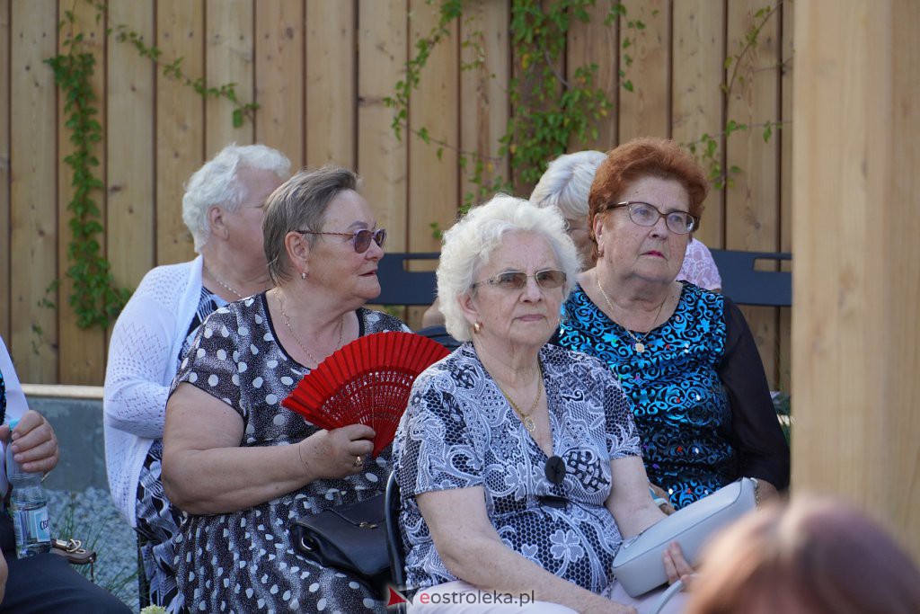 Muzyczne lato w tężni - Słuchacze Uniwersytetu Trzeciego Wieku, KGW Susk Nowy [03.07.2022] - zdjęcie #3 - eOstroleka.pl